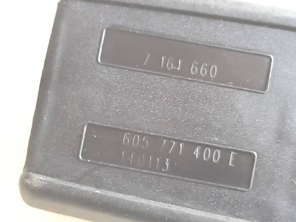 BMW X5 E70 2007 Rear seat belt buckle 7161660 