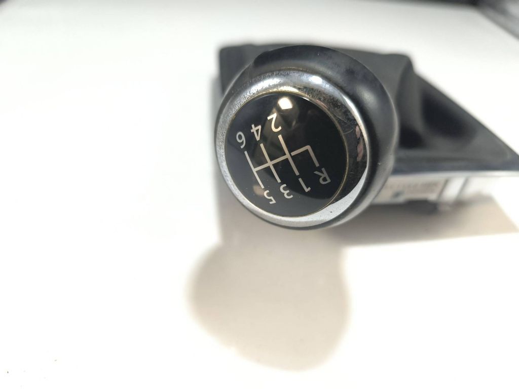 Volkswagen PASSAT B6 2008 Gear lever shifter trim leather knob 