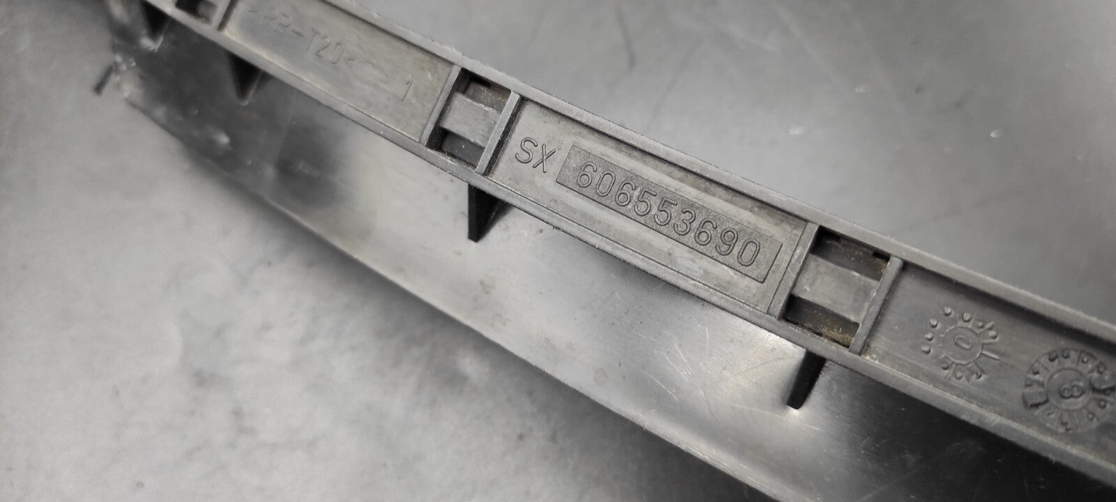 Alfa Romeo 156 2003 Front Left Window Stripe Molding Bracket 606553690