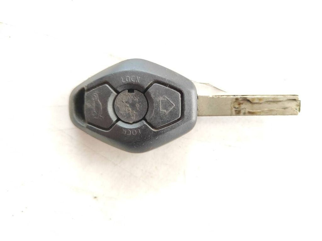 BMW 3 E46 2001 tailgate exterior lock with key
