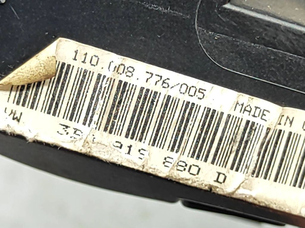 3B0919880D Volkswagen PASSAT B5 1997 speedometer instrument cluster 