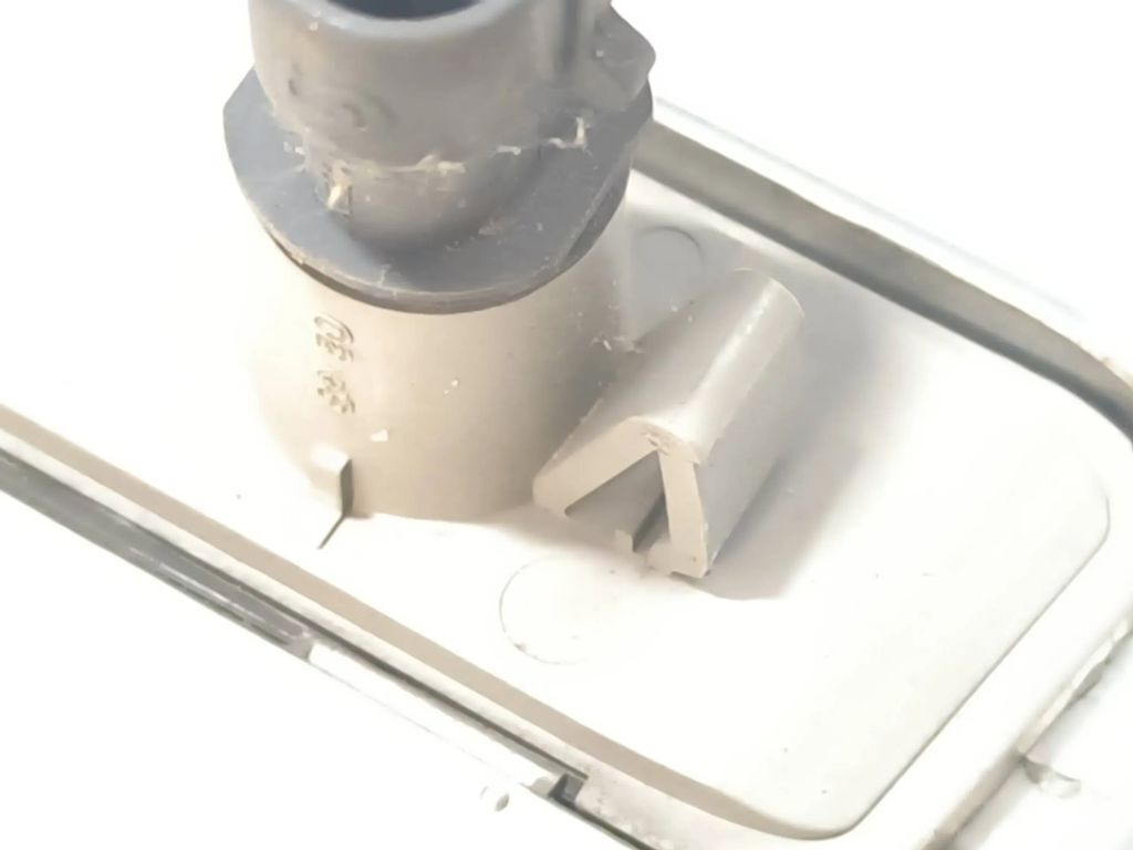 Opel Tigra B 1.4i 2005 front right fender wing turn indicators light 