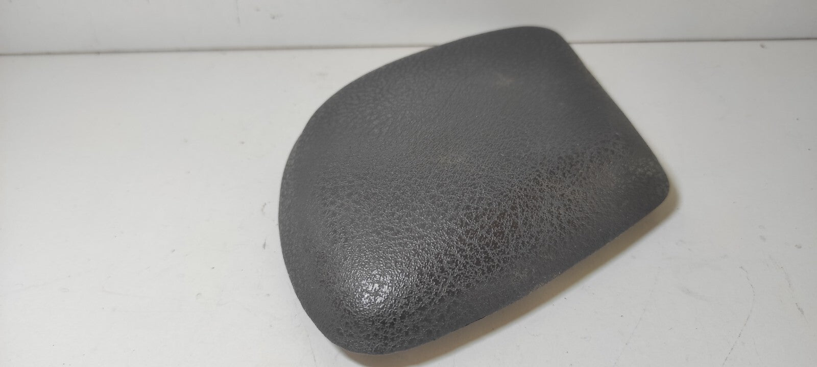 Alfa Romeo GT 1.9JTD 110kW 2005 Front Left Center Console Leather Trim