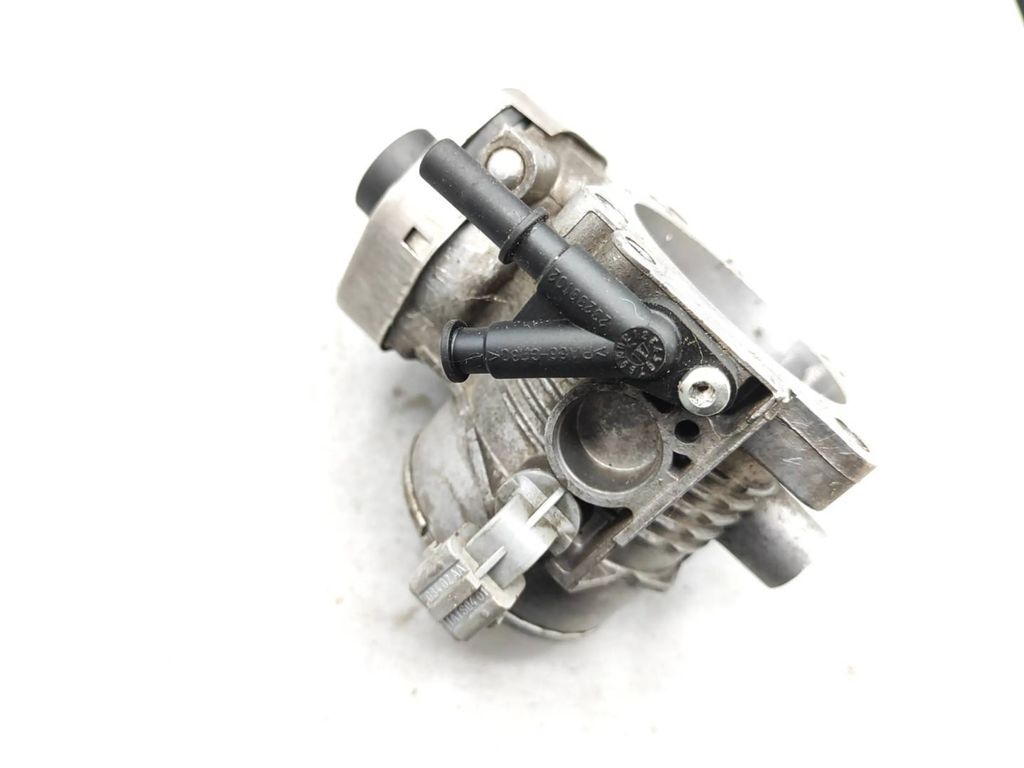 Peugeot 607 2.2i 116kW 2001 Petrol throttle body valve GS206F20 CA0011607B