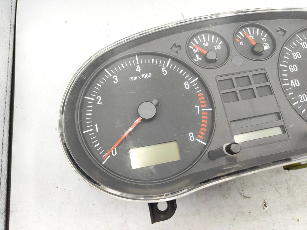 Seat Toledo II (1M) 1.6i 2002 Petrol speedometer instrument cluster 110008770 