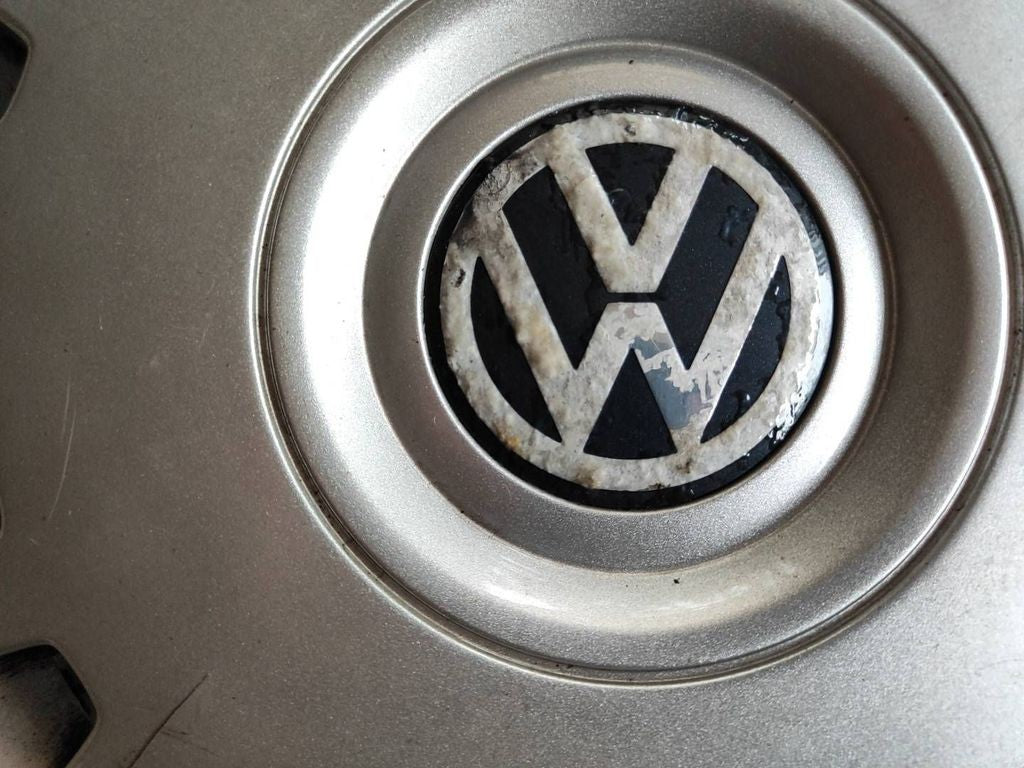 Volkswagen Golf IV 2001 R15 wheel hub cap trim 1J0601147H 