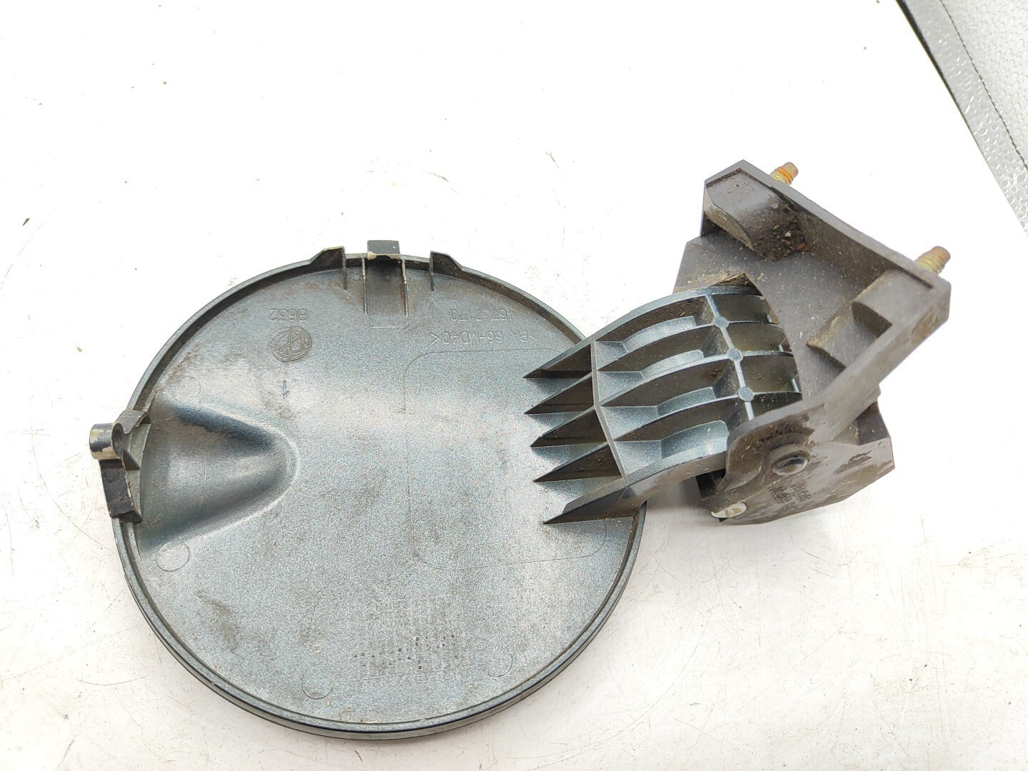 Alfa Romeo 147 2002 Fuel Flap Cap Cover 46737170 GREY