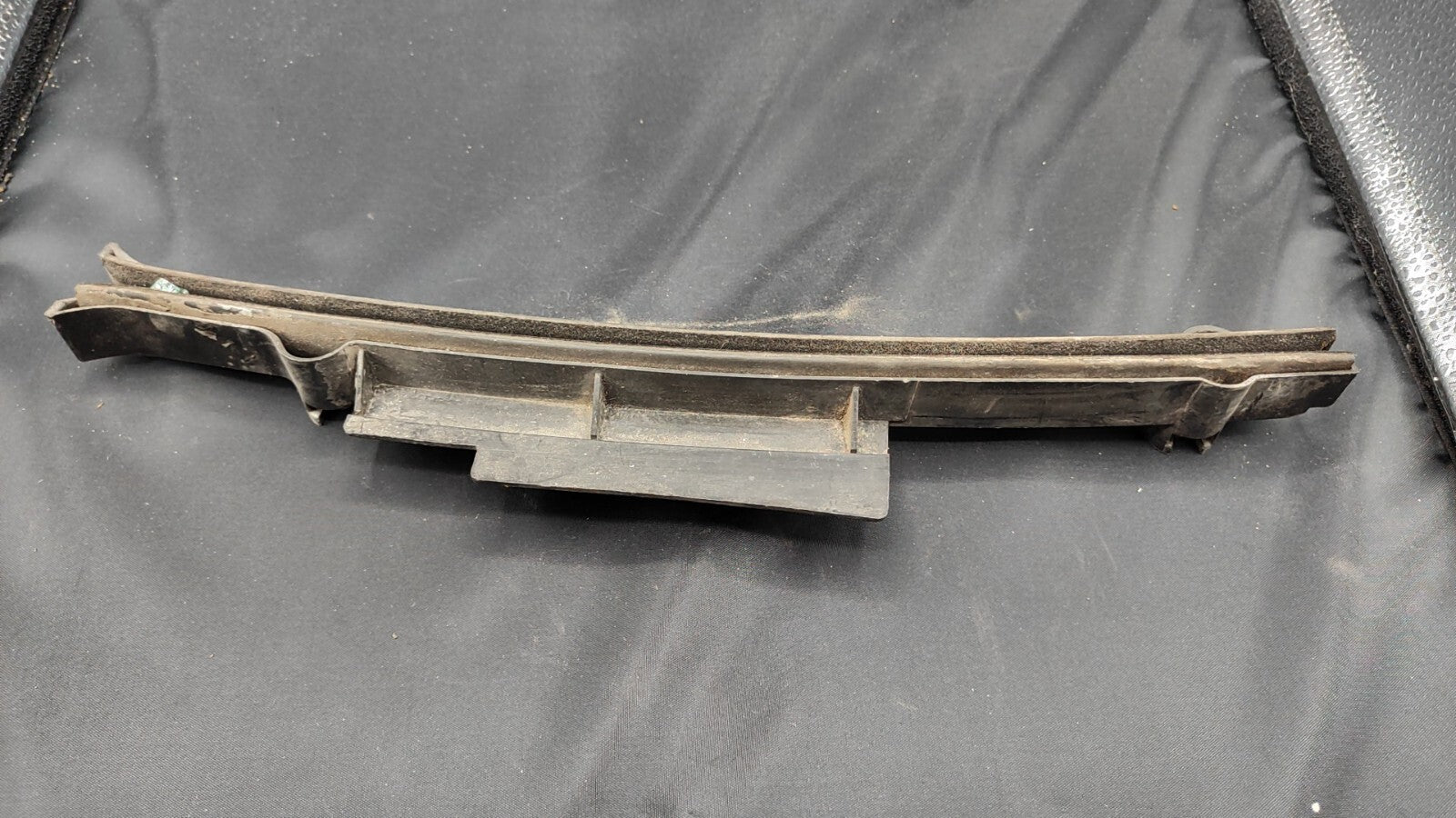 Alfa Romeo 147 1.9JTD 2004 Front Right Door Window Guide 46553910