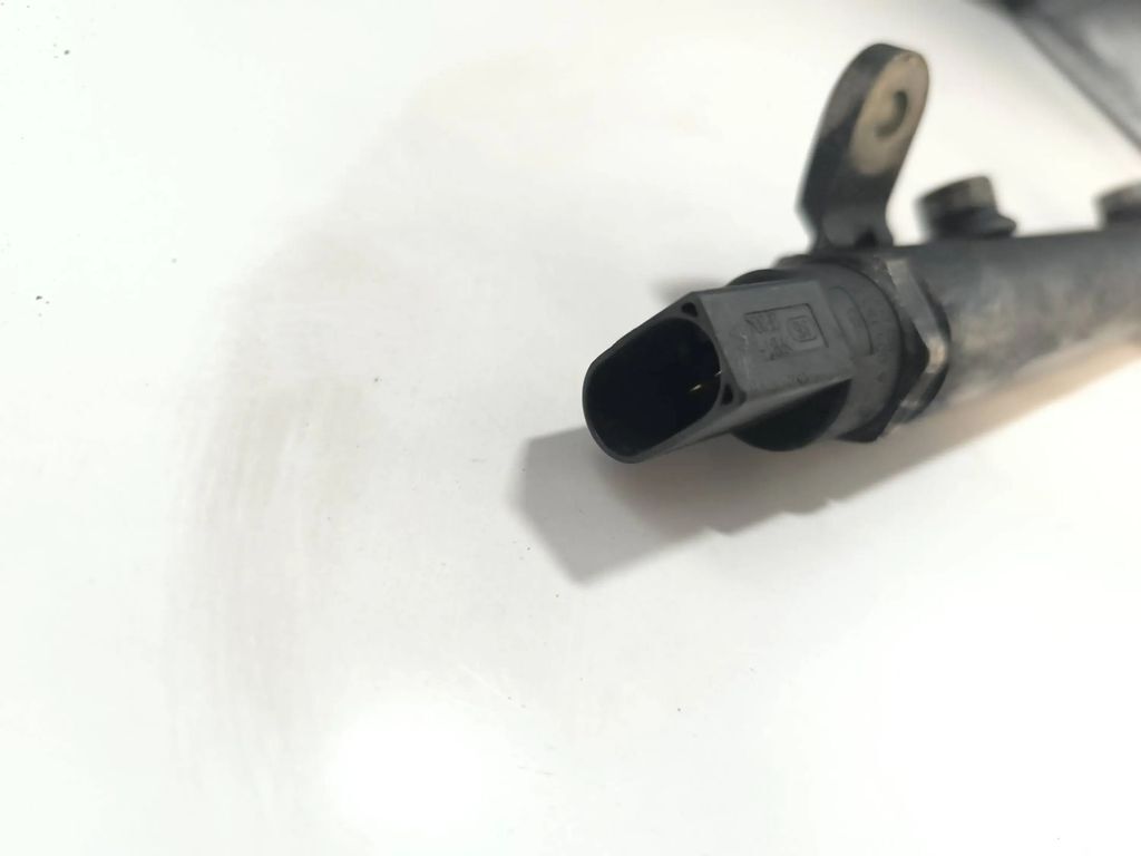 Mercedes-Benz E W211 2005 Diesel V6 Right fuel rail line pipe A6420700695 
