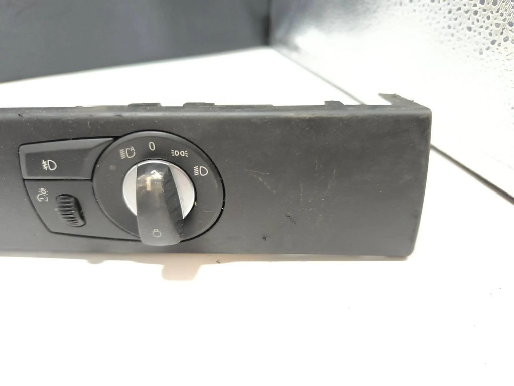 BMW 5 Series E60 E61 2007 HeadLight switch button 6988553 