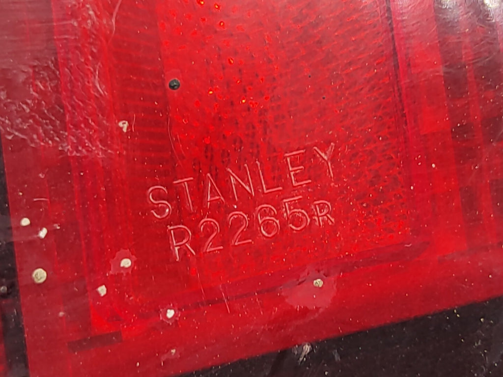 Mazda 626 Caravan 2001 LHD Rear Right Side Taillight Lamp Light R2265R