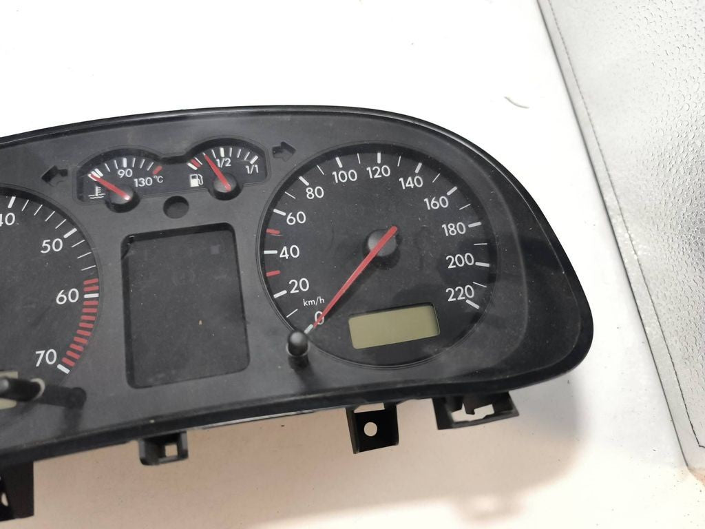 Volkswagen Golf IV 2000 Petrol speedometer instrument cluster 0263604001 