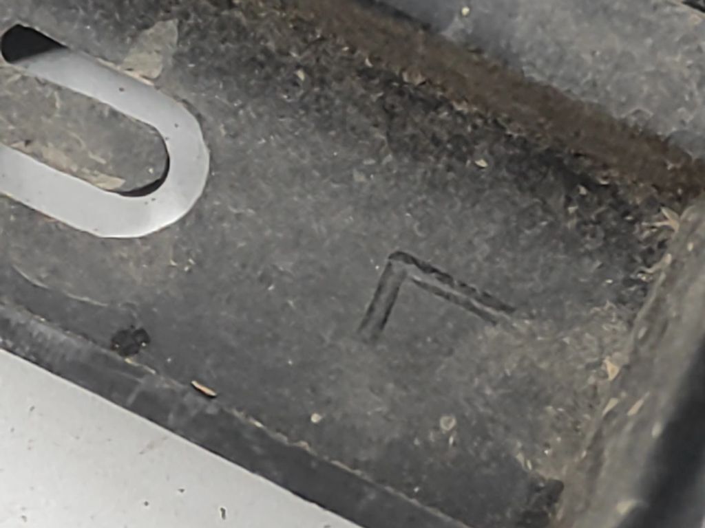 BMW 5 E34 1992 Front left side bumper upper radiator grill 