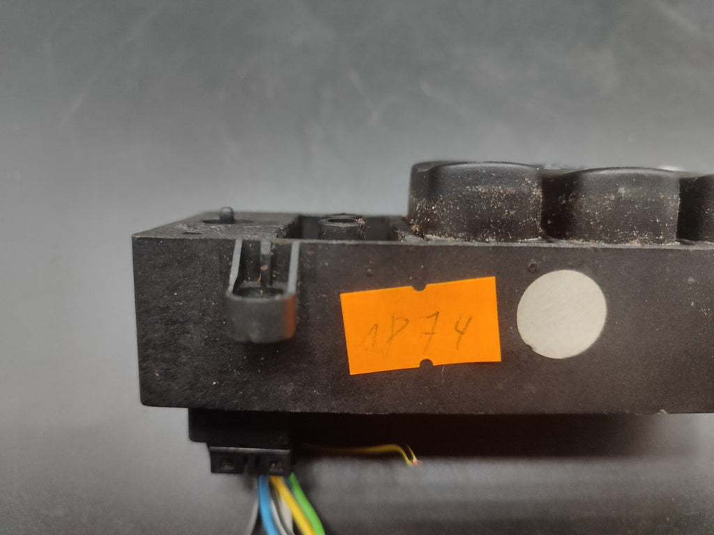 Alfa Romeo 166 2.4JTD 110kW 10V 2003 ASR Fuel Flap Cap Switch Button 156019263