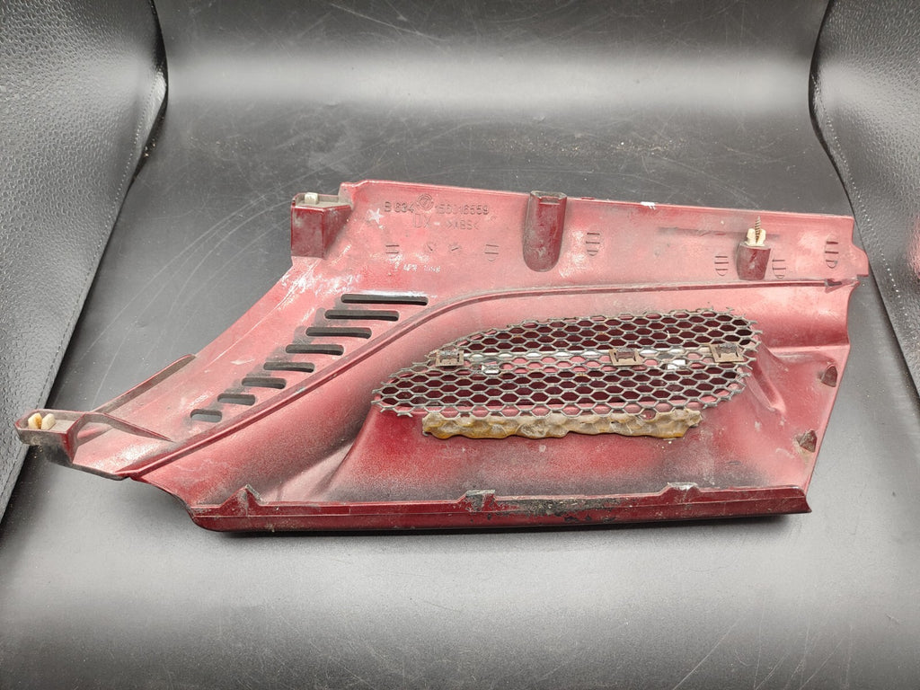 Alfa Romeo 166 2.4JTD 110kW 2002 Front Right Upper Grill 156016559 RED