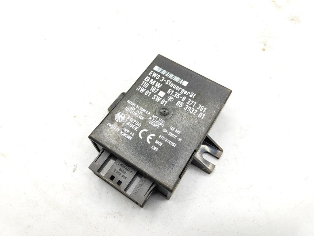 BMW 520i E39 1999 Immobilizer control unit module 8371351 