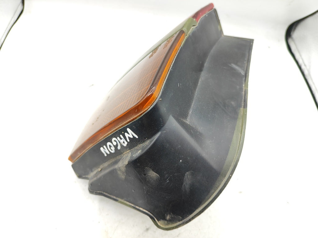 Mitsubishi Space Wagon 1997 LHD Rear Right Taillight Light 0431536R