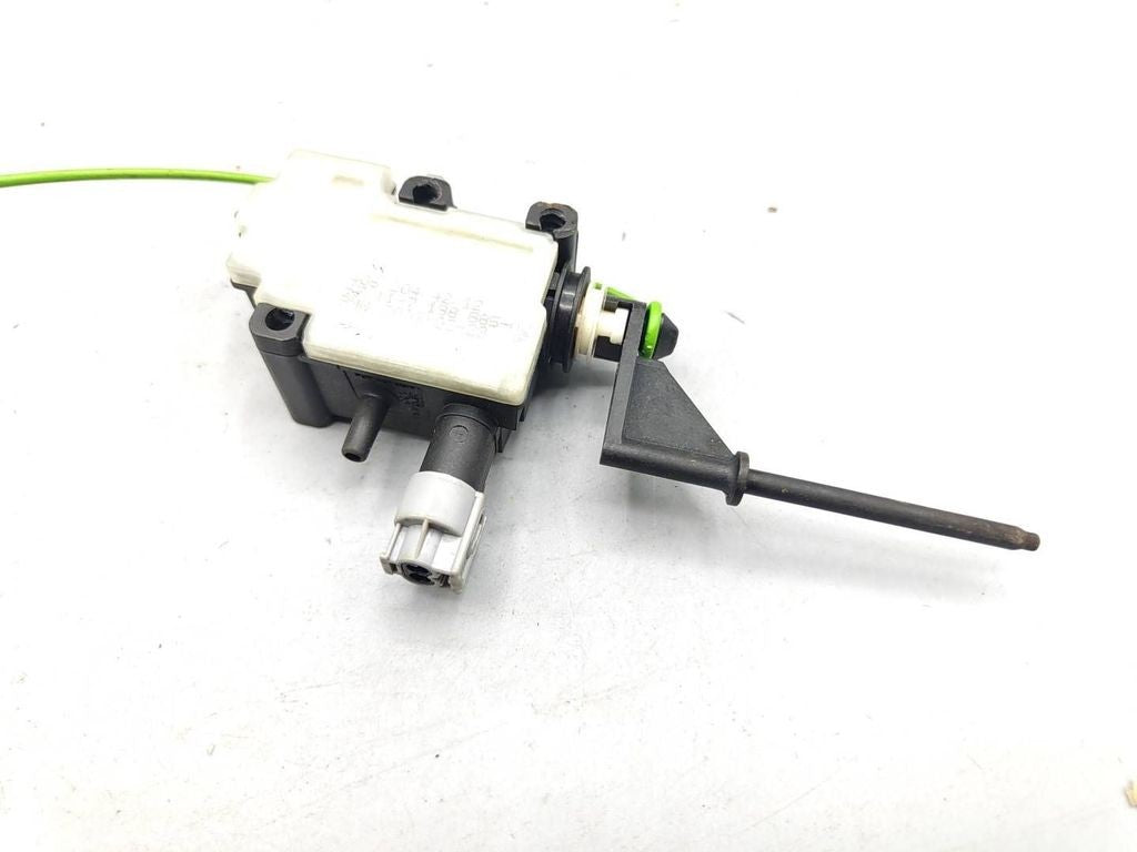 BMW 1 E81 E87 2007 Diesel Fuel tank cap lock 7198885 