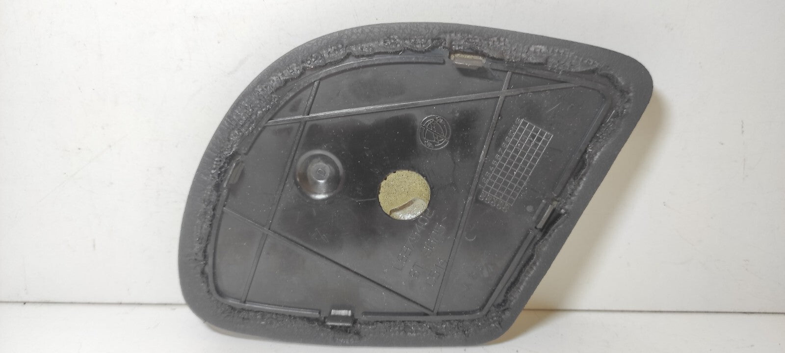 Alfa Romeo GT 1.9JTD 110kW 2005 Front Right Center Console Leather Trim