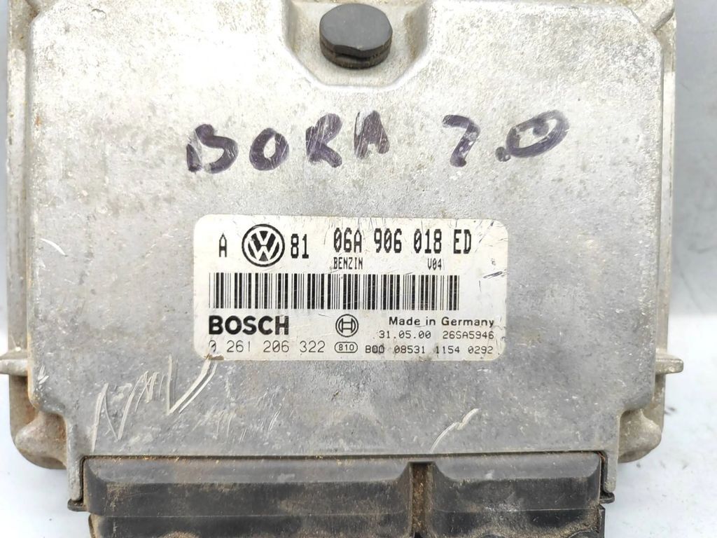 Volkswagen Golf IV 2.0i 2001 Engine control unit module ECU 06A906018ED 