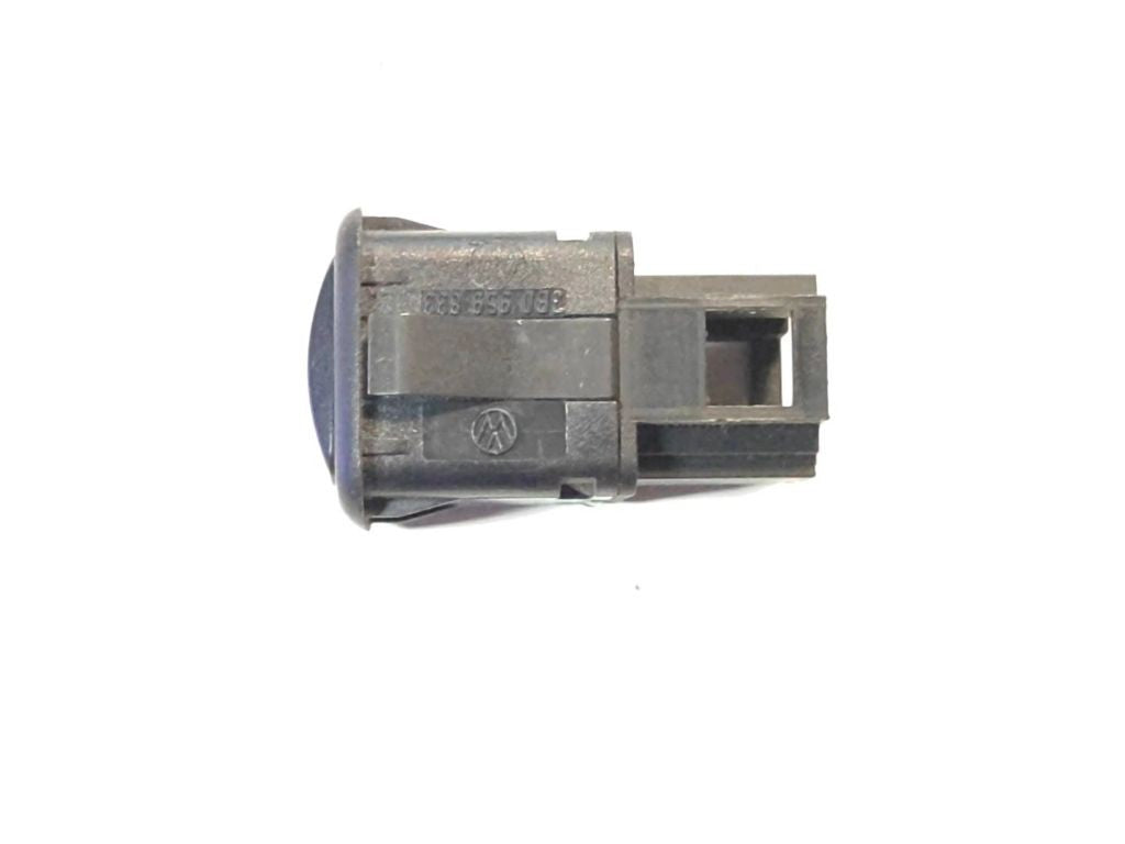 Volkswagen PASSAT B5 1998 Diesel Fuel tank opening switch 3B0959833 