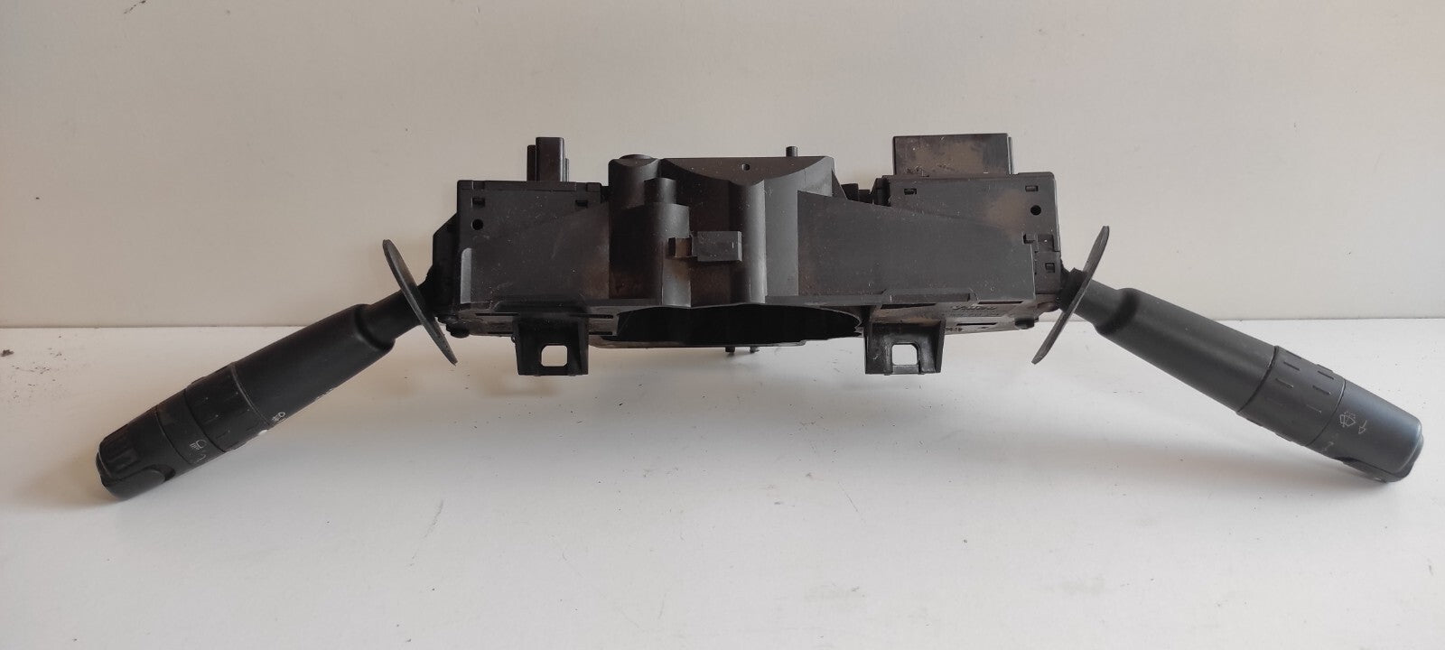 Peugeot 607 3.0i V6 2001 LHD Front Wiper / Indicator Light Stalk Lever 61557024