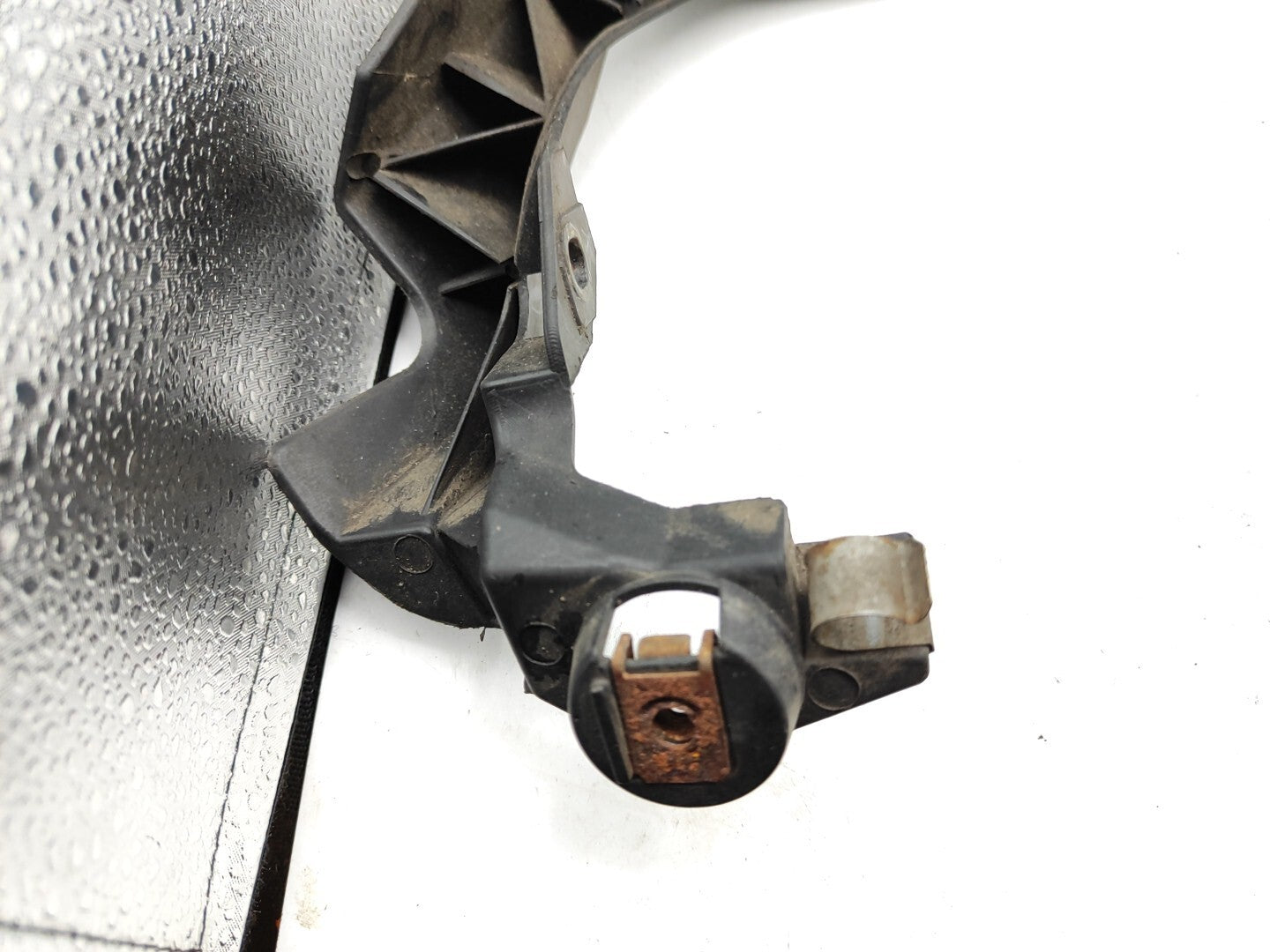 BMW E90 E91 330D 170kW 2006 Front Right Headlight Bracket 7116708 51647116708