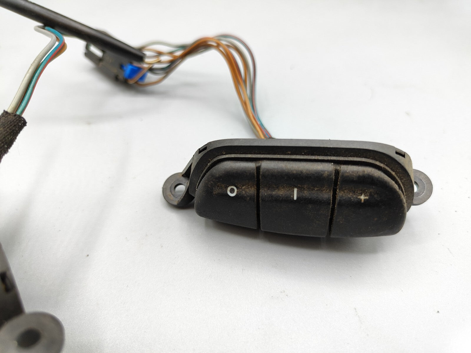 Opel Vectra B 2000 Steering Wheel Multifunction Buttons 15689800