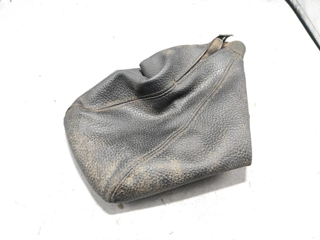 Alfa Romeo 155 1.8i 103kW 1994 Manual Gear lever shifter trim leather  