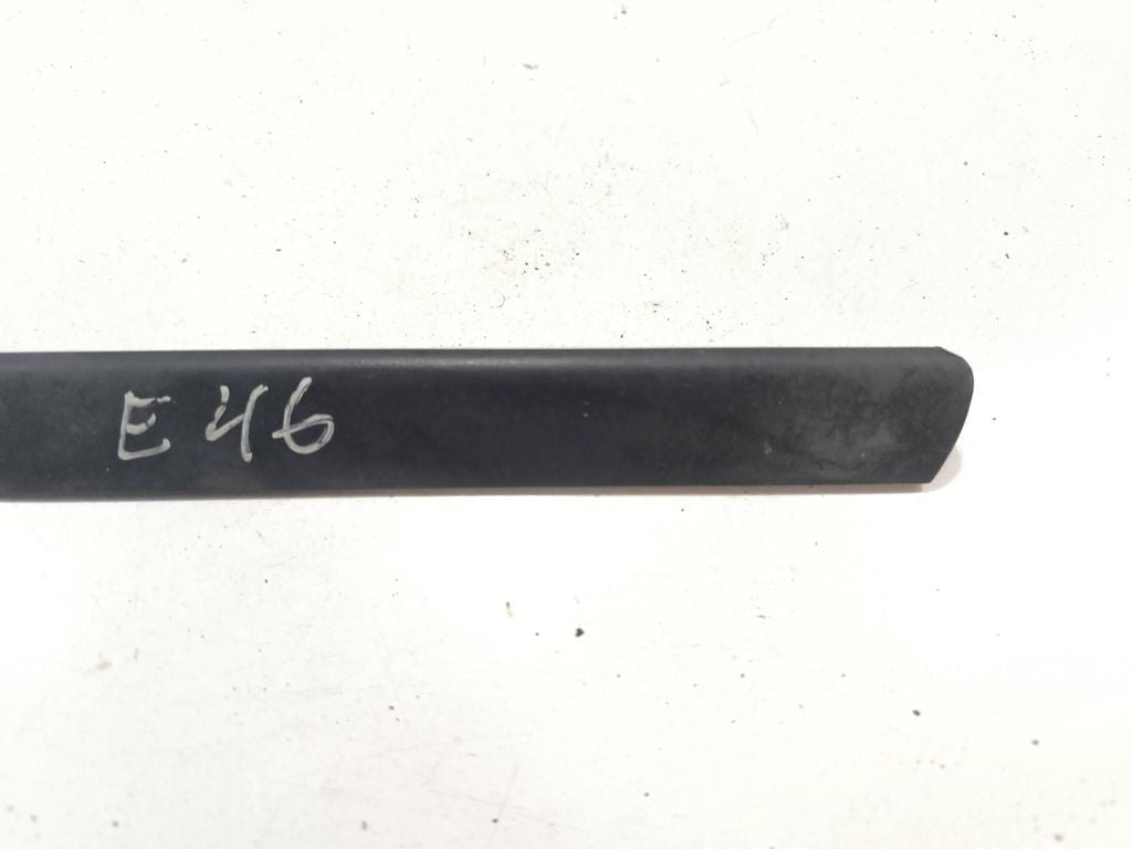 BMW 3 E46 2001 fender trim molding 8208447 