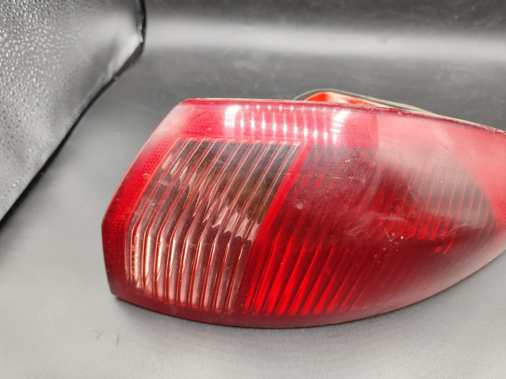 Alfa Romeo 147 1.9JTD 140HP 16V 2003 LHD Rear Right Taillight Lamp 46556347