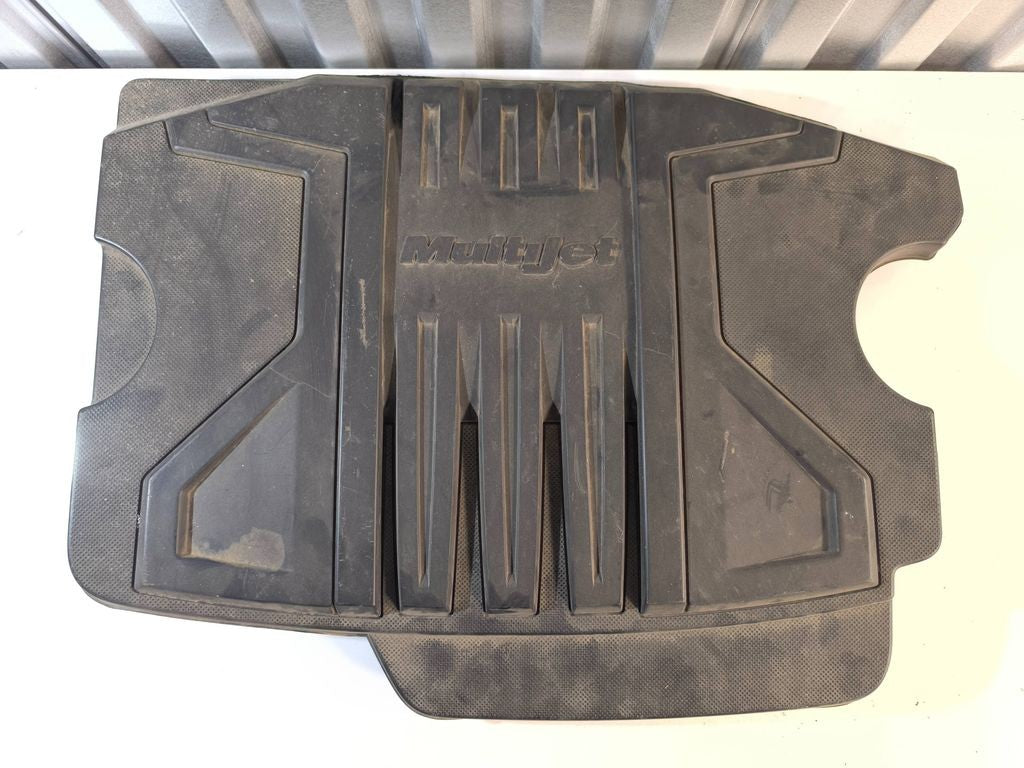 Fiat Croma 2.4JTDM 147kW 2007 Diesel Top engine cover trim 