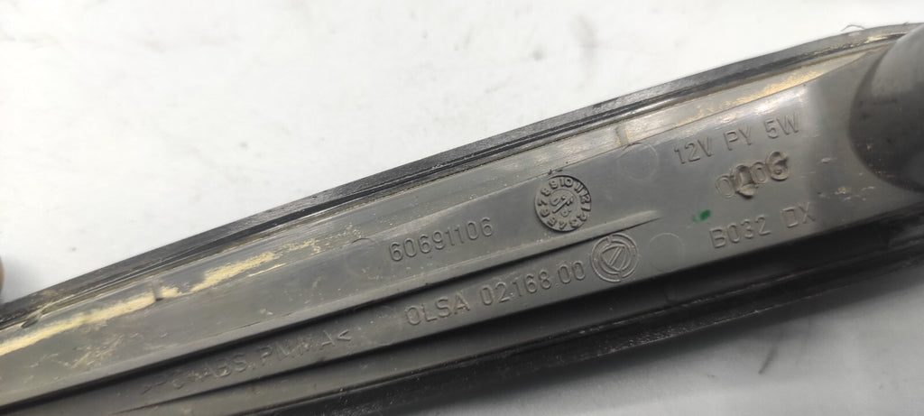 Alfa Romeo 159 1.9JTDm 2008 Front Fender Smoked Indicator Set 60691106 60691105