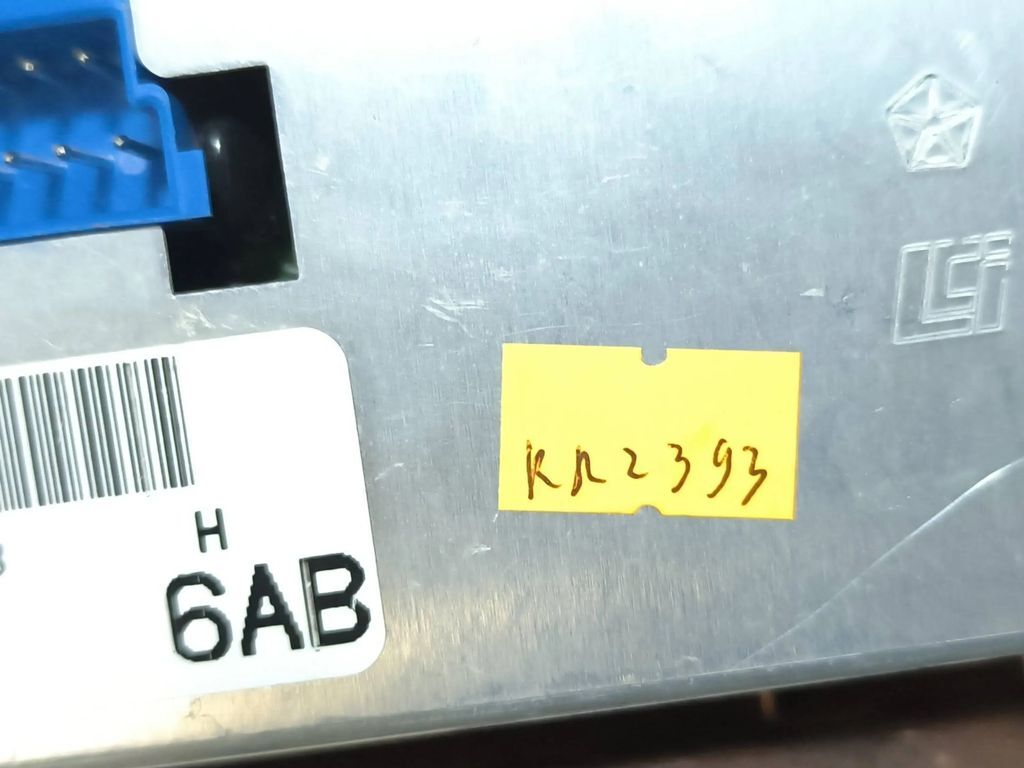 Chrysler Voyager 3.8i 1998 AC Climate control unit module P4677356AB 