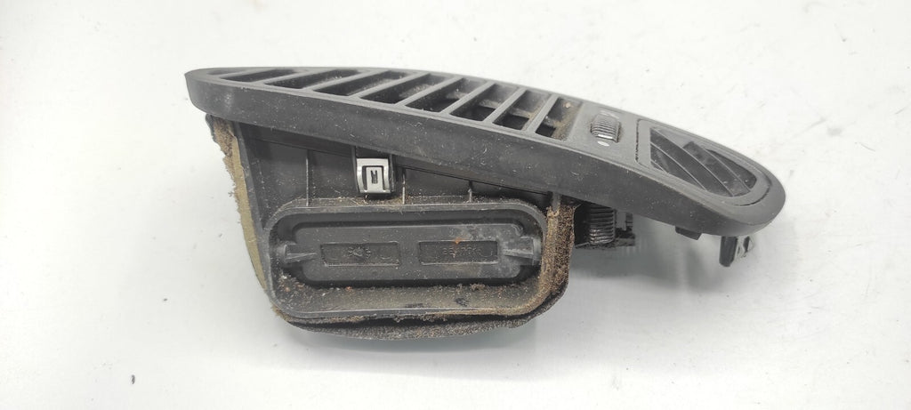 Alfa Romeo 156 2.4JTD 110kW 2003 LHD Front Right Dash Panel Side Air Vent Grill