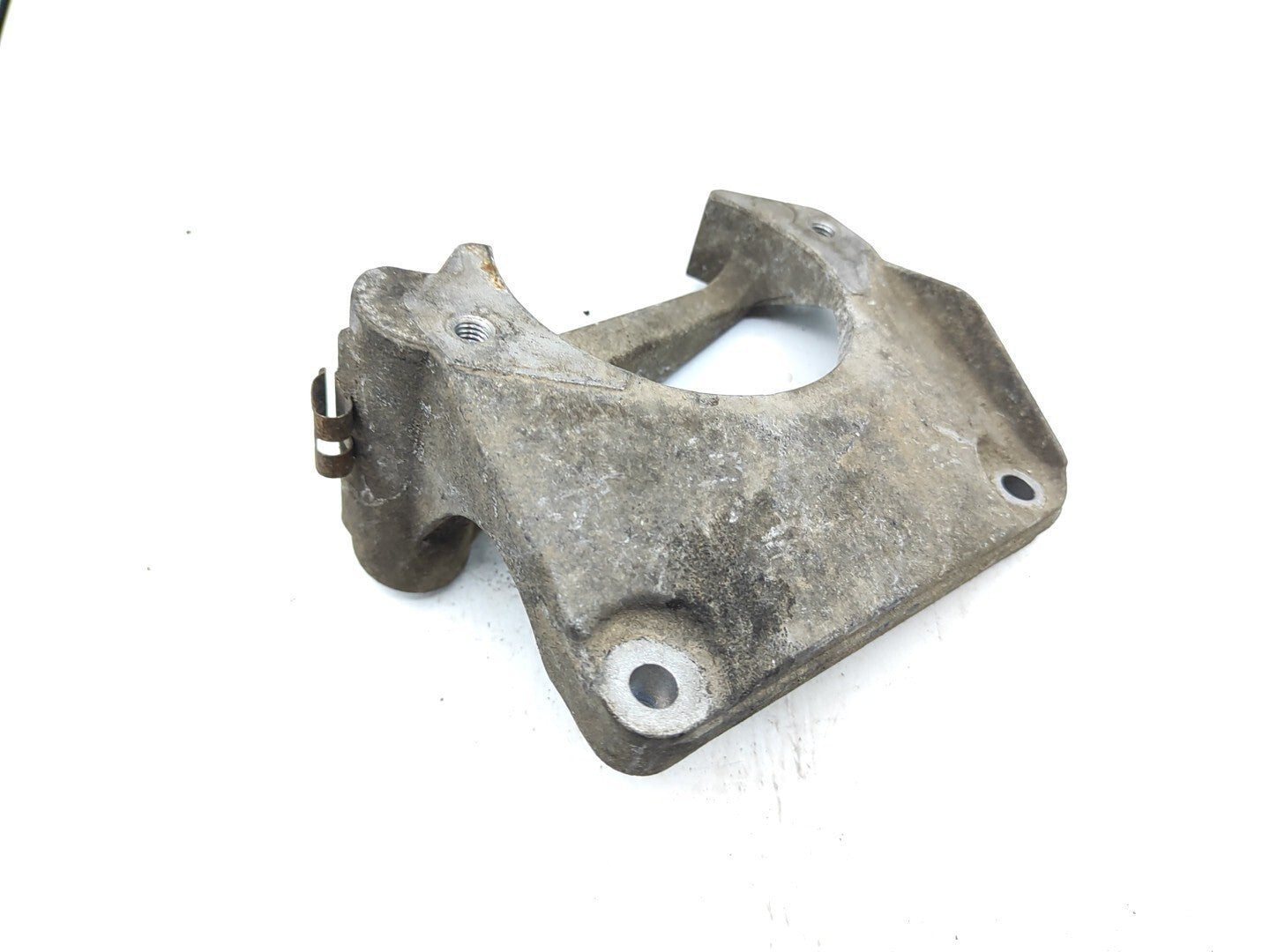 BMW E61 E60 520D 145kW Estate 2006 left side engine bracket mount 6761117