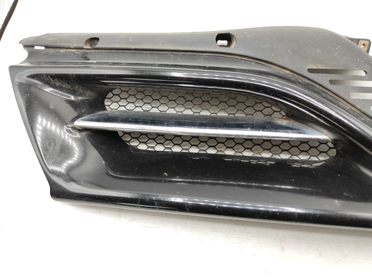 Alfa Romeo 166 2000 Front Right Upper Grill 156016559 BLACK