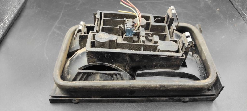 Citroen Xantia 1995 tailgate rear tail light lamp E291030 