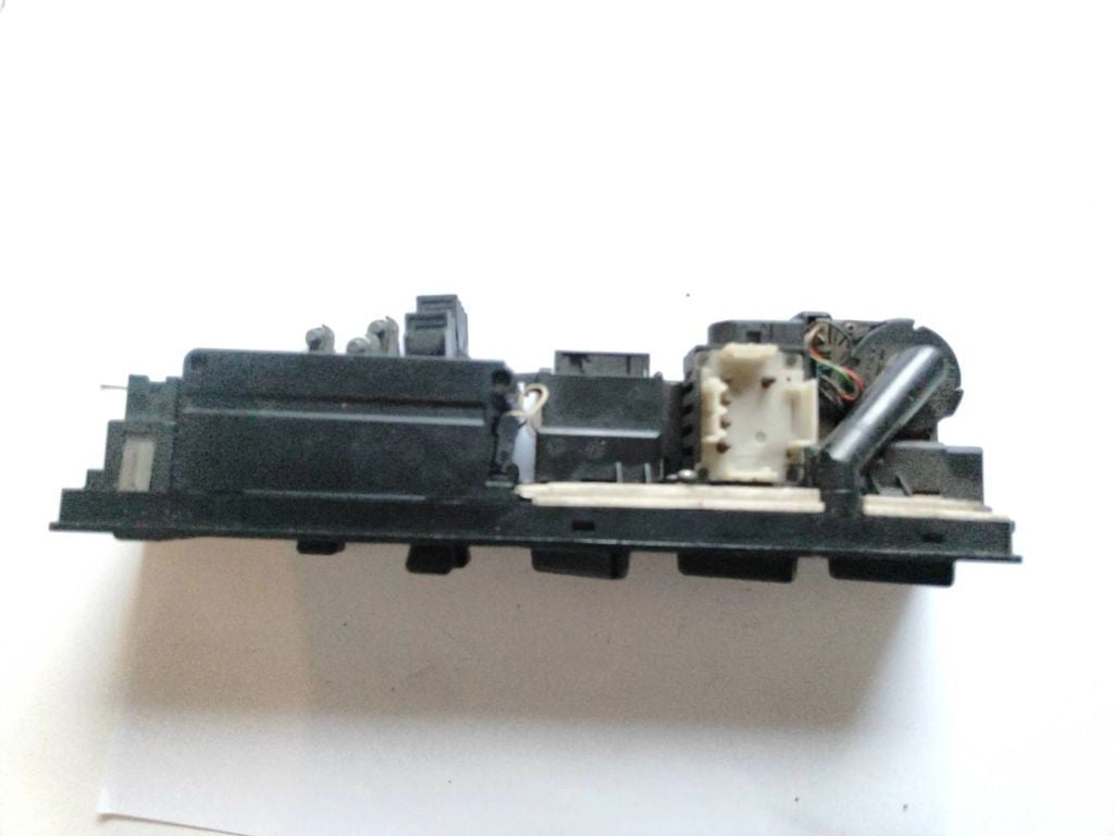 BMW 5 E34 518i 1993 Climate control unit module 8351110 