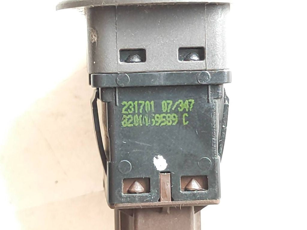 Renault Clio III 2008 Passenger on off switch 8200169589C 