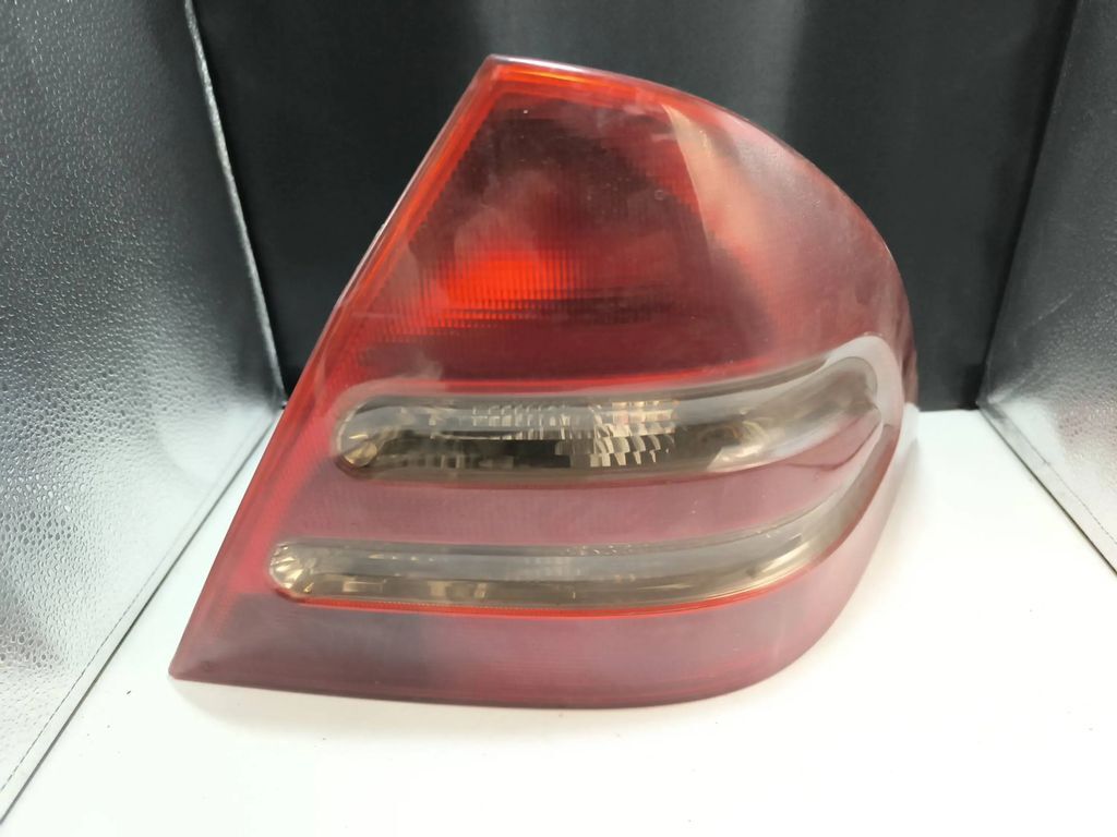 Mercedes-Benz C W203 Saloon 1.8i 2004 LHD rear right side taillight lamp 