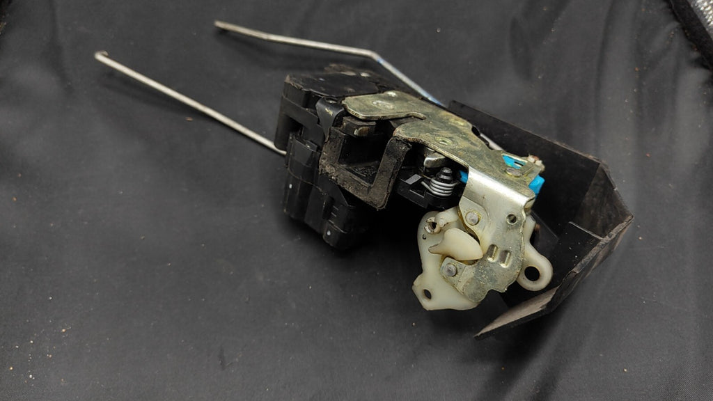 Alfa Romeo 156 2.4JTD 10V 110kW 2002 LHD Front Right Door Lock Latch