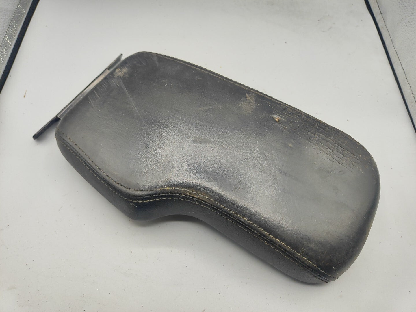 Jaguar S Type 3.0i 2000  LHD Center Console Black Leather Armrest