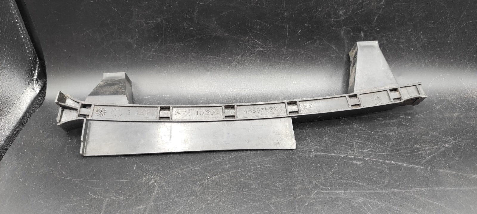 Alfa Romeo 147 2007 Left Side Window Stripe Molding Bracket 46553922