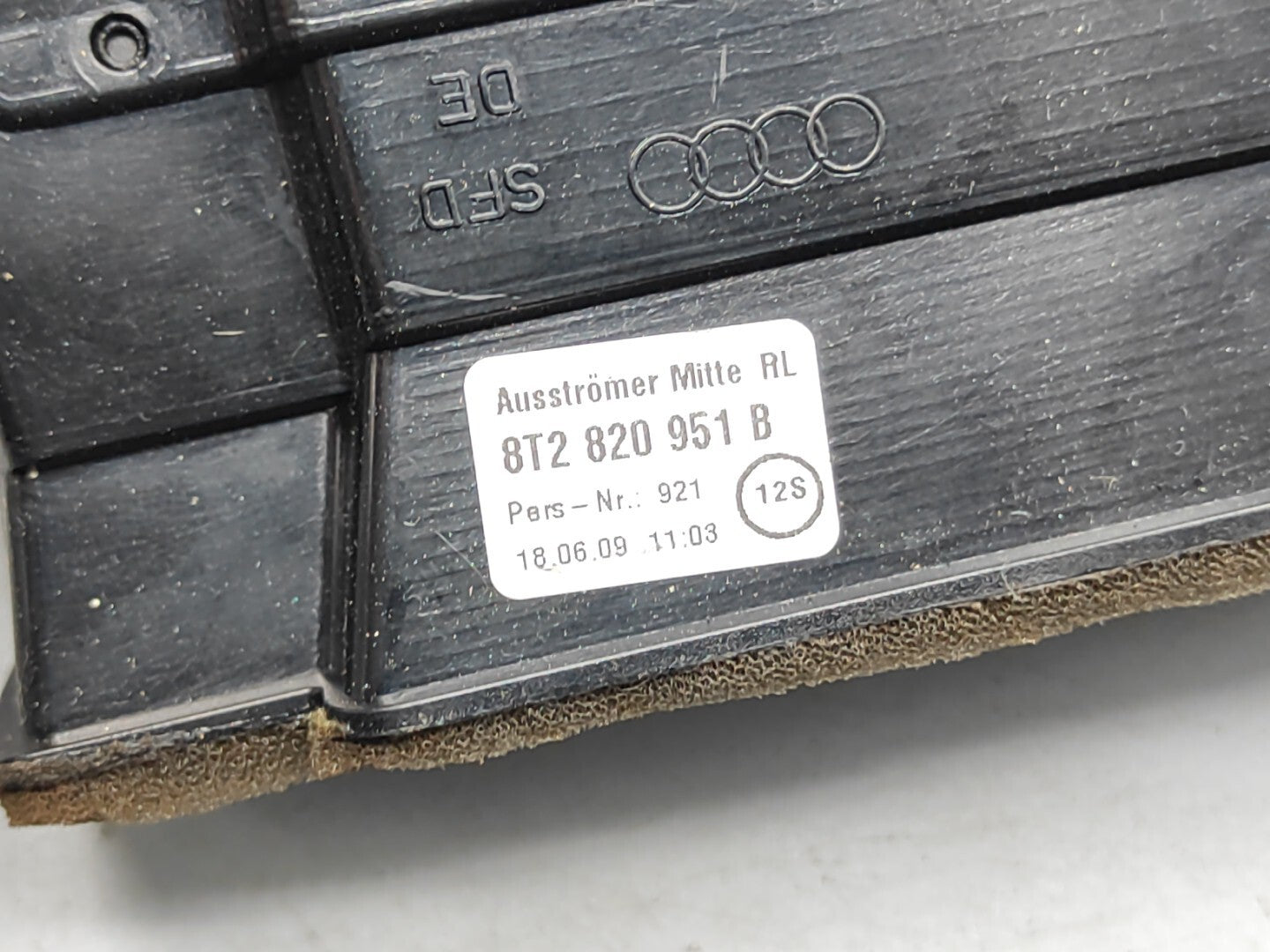 Audi A5 8T 3.0TDI 2008 Front Panel Dash Center Air Vent 8T2820951B