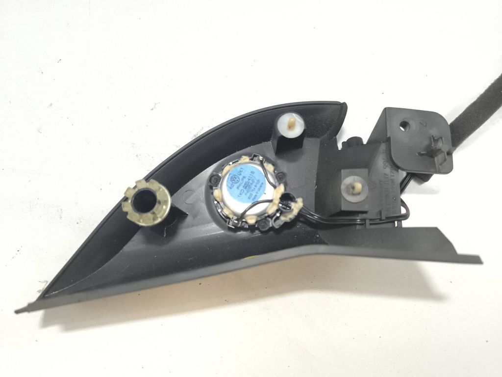 Volkswagen Golf V 2003 Front right door speaker tweeter trim