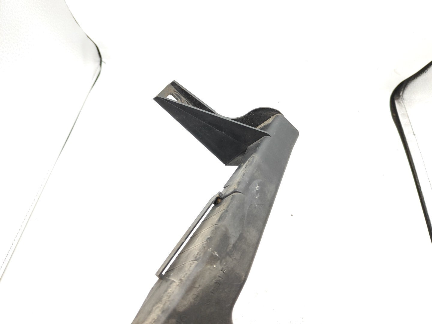 BMW E90 E91 330D 170kW 2006 Front Right Headlight Bracket 7116708 51647116708