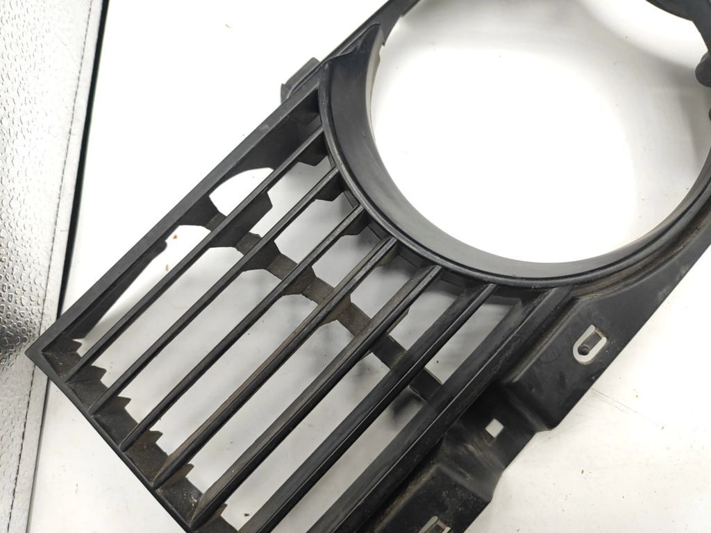 BMW 5 E34 1992 Front left side bumper upper radiator grill 