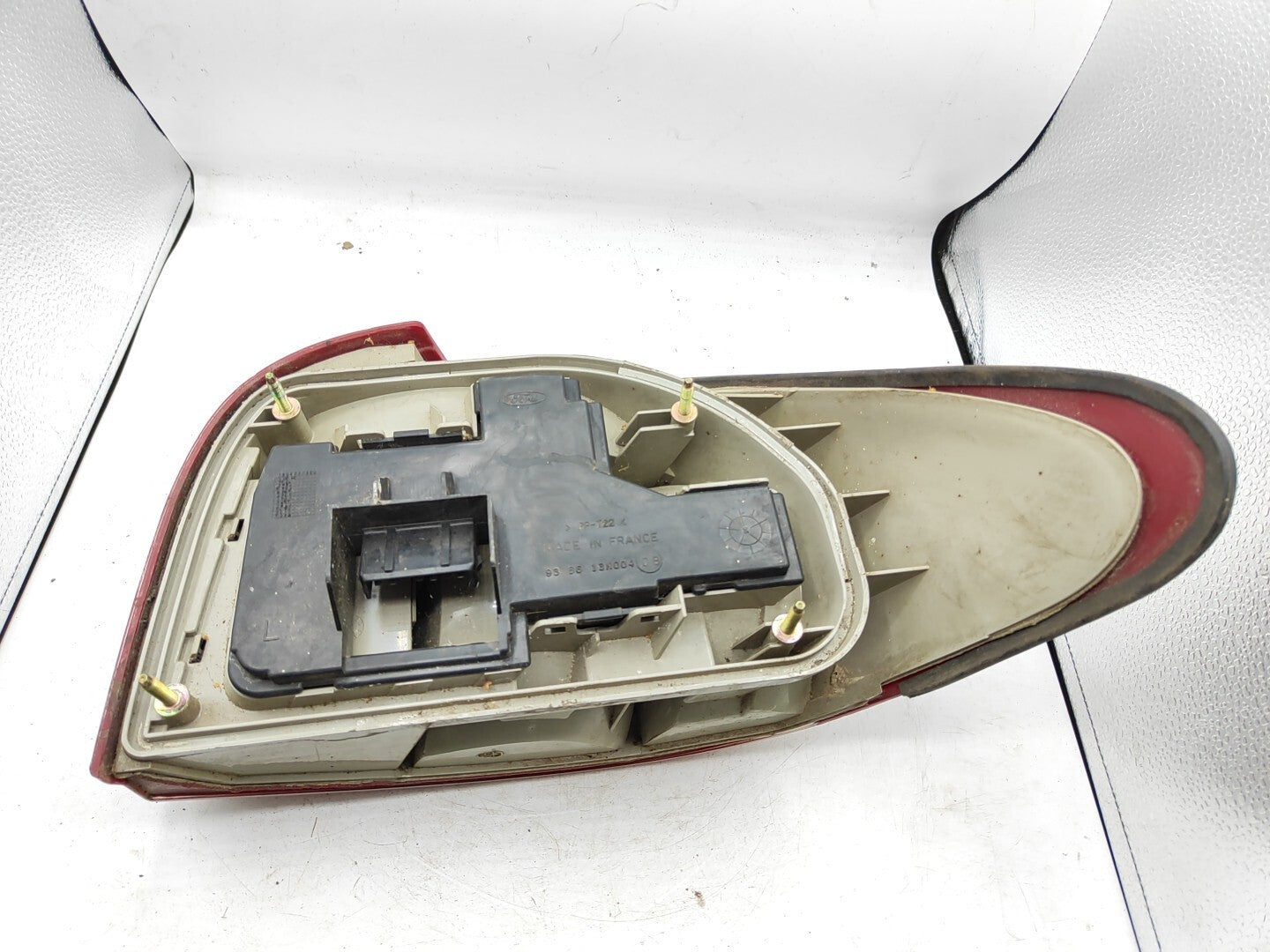 Ford Mondeo Hatch 1995 Rear Left Side Taillight Lamp Light 93BG13N004