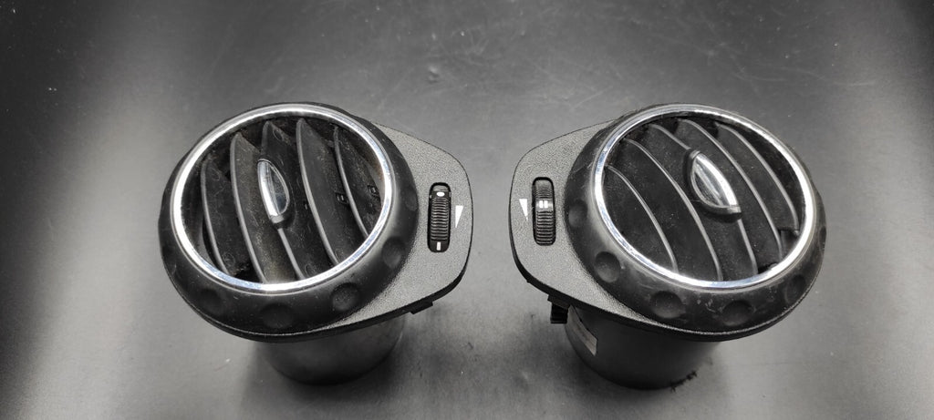 Alfa Romeo 147 GT 2005 Front Right Left Dashboard Panel Side Air Vent Grill